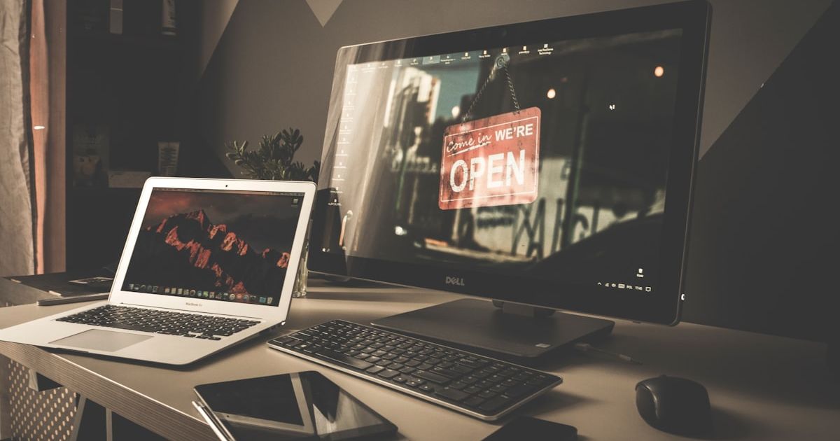 Humanizer AI vs. QuillBot: Which is Best for Natural Text?